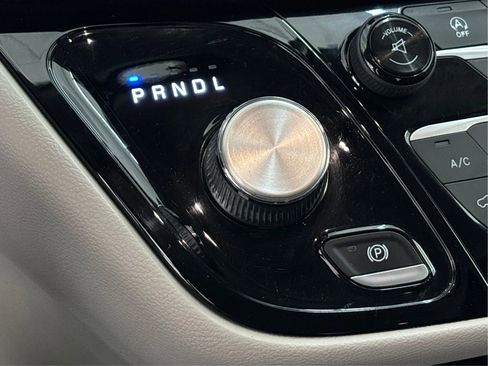 Used 2017 Chrysler Pacifica Touring-L image 46