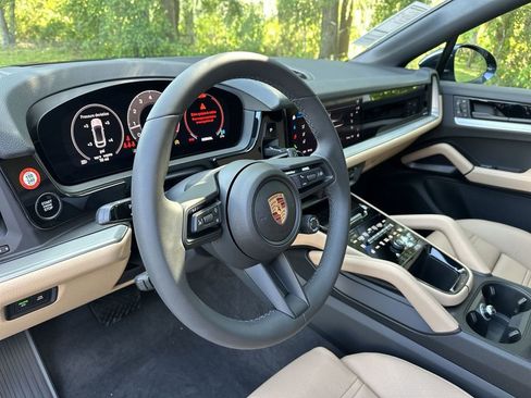 New 2025 Porsche Cayenne Coupe image 18