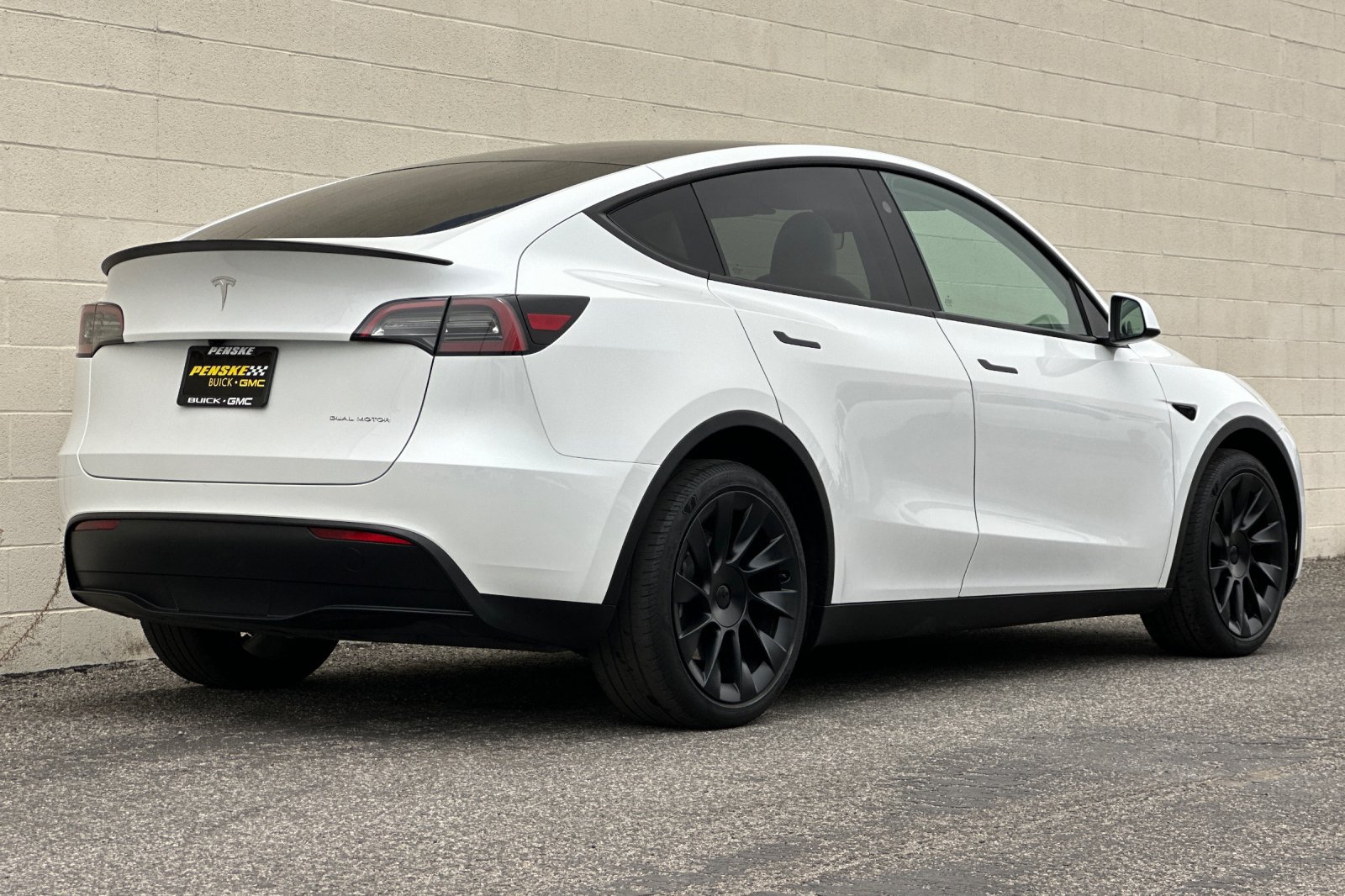 Used 2023 Tesla Model Y Long Range AWD/4WD image 4