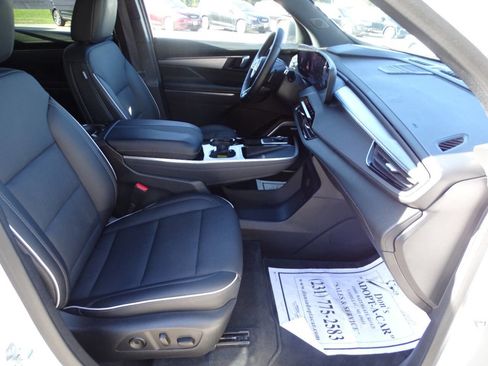 Used 2025 Buick Enclave AWD Preferred image 53