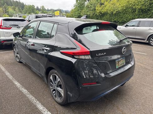 Used 2020 Nissan Leaf SV w/ SV Technology Package FWD image 3