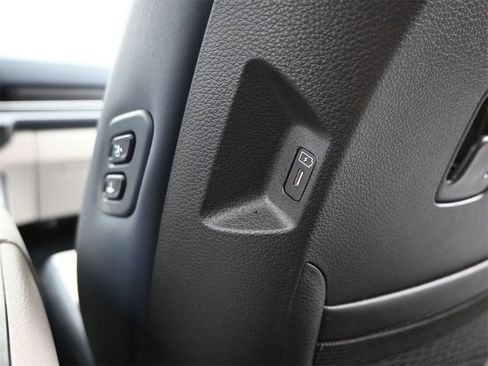 Certified 2025 Kia Carnival EX image 15