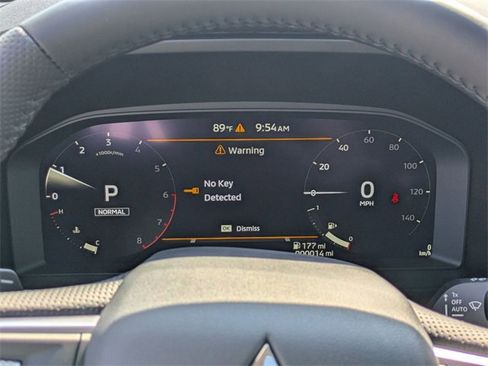 New 2025 Mitsubishi Outlander SE image 18