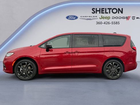 New 2026 Chrysler Pacifica Select image 2