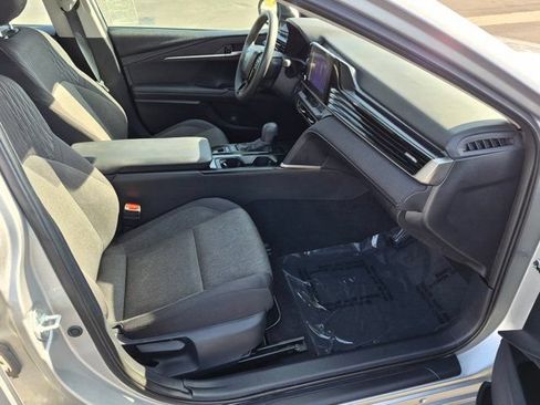 Used 2025 Toyota Camry LE FWD image 5
