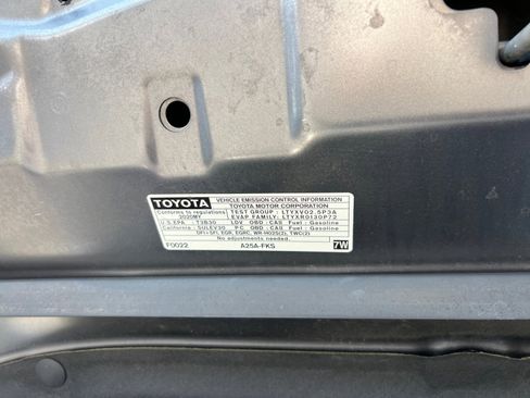 Used 2020 Toyota Camry LE image 14