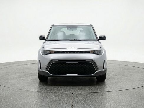 Used 2025 Kia Soul LX w/ LX Technology Package image 2
