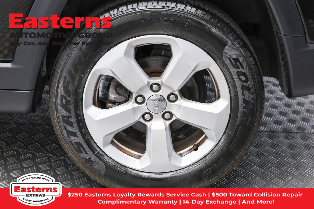 Used 2018 Jeep Compass Latitude w/ Popular Equipment Group AWD/4WD image 9