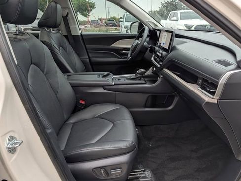 Used 2024 Toyota Grand Highlander AWD image 34