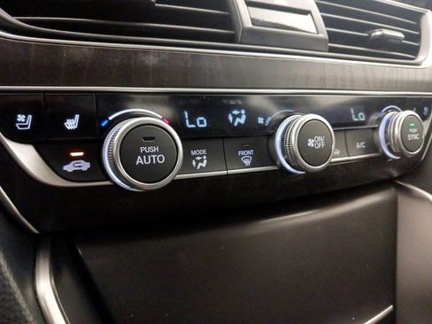 Used 2020 Honda Accord Touring image 6