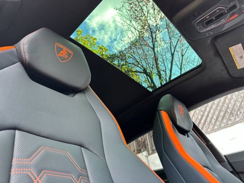 Used 2025 Lamborghini Urus SE image 20