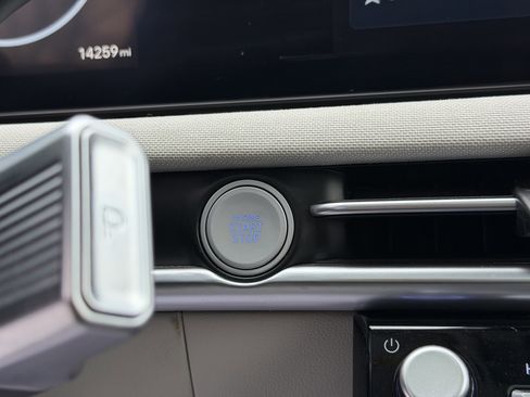 Used 2025 Hyundai Tucson Limited image 21