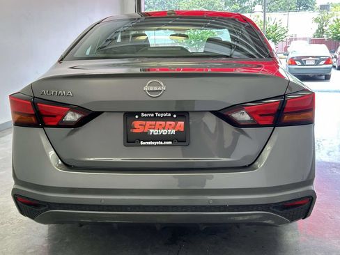 Used 2025 Nissan Altima 2.5 SV FWD image 4