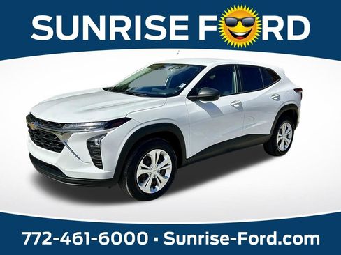 Used 2024 Chevrolet Trax LS w/ Driver Confidence Package image 1