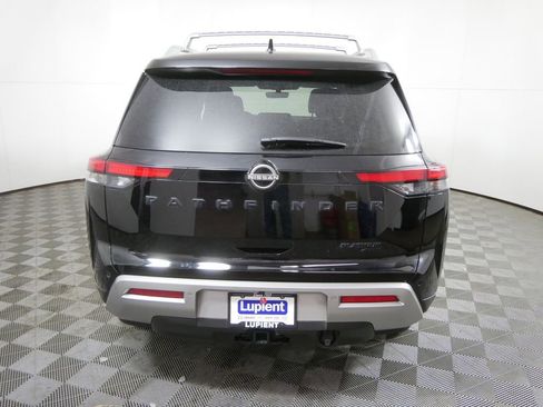 Used 2024 Nissan Pathfinder Platinum w/ Black Appearance Package image 4