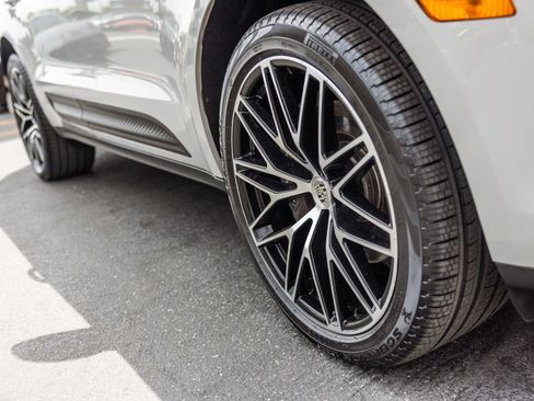 Certified 2023 Porsche Macan AWD/4WD image 26