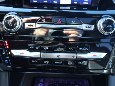 Used 2022 Ford Explorer Platinum w/ Equipment Group 601A image 22