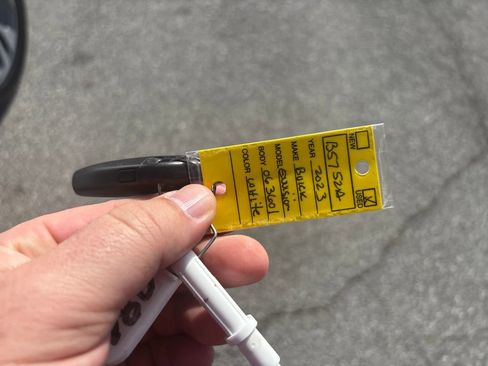 Used 2023 Buick Envision Essence image 36