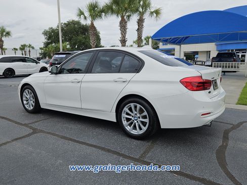 Used 2018 BMW 320i xDrive Sedan AWD/4WD image 3