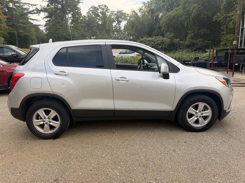 Used 2021 Chevrolet Trax LS w/ Tint and Cruise Package FWD image 4