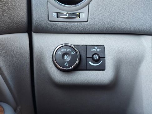 Used 2010 Buick Enclave CXL image 4