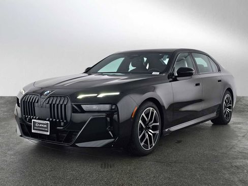 Used 2024 BMW 740i w/ Premium Package image 7