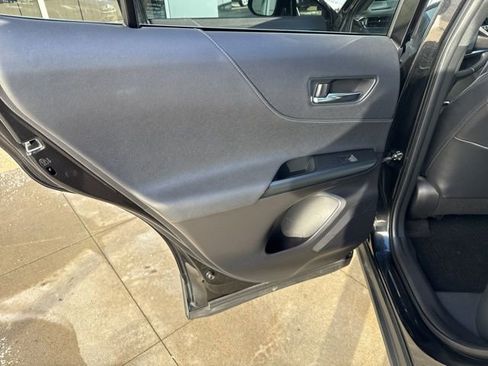 Used 2023 Toyota Venza Limited image 23