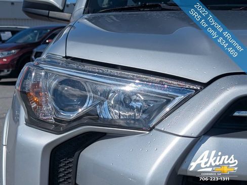 Used 2022 Toyota 4Runner SR5 AWD/4WD image 9