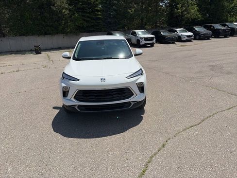 Used 2024 Buick Encore GX Preferred AWD/4WD image 3