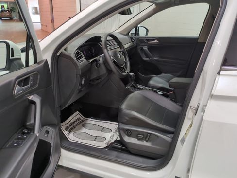 Used 2020 Volkswagen Tiguan SEL AWD/4WD image 17