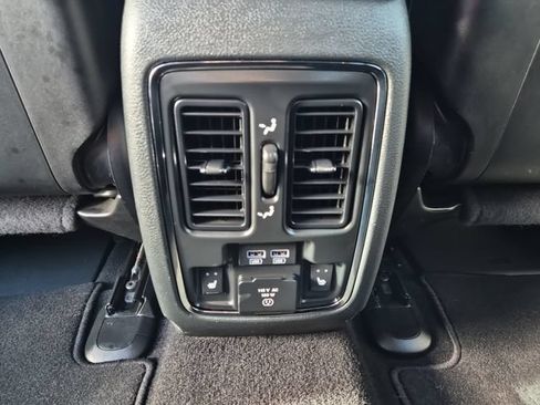 Used 2020 Jeep Grand Cherokee Overland AWD/4WD image 27