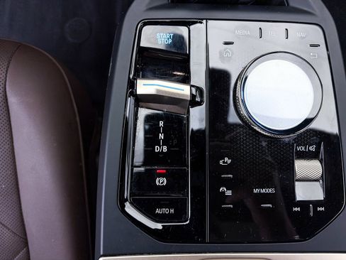 Used 2023 BMW iX xDrive50 w/ Sport Package image 26