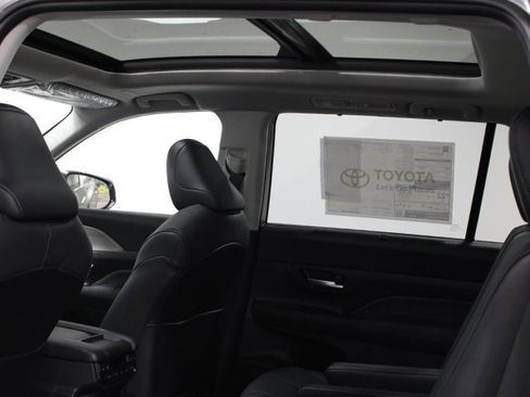 New 2026 Toyota Grand Highlander Platinum image 4