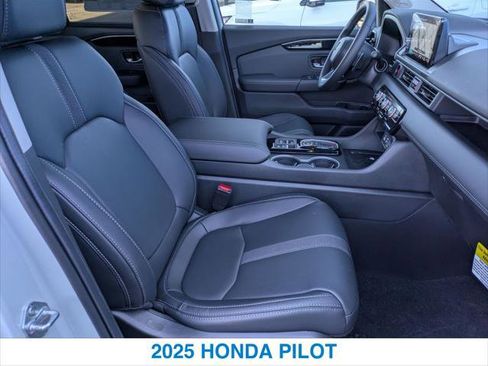 New 2025 Honda Pilot Touring image 25