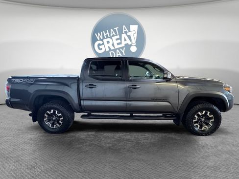 Used 2021 Toyota Tacoma TRD Off-Road w/ Technology Package AWD/4WD image 2