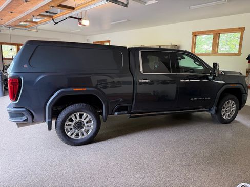 Used 2021 GMC Sierra 2500 Denali w/ Denali Ultimate Package AWD/4WD image 1