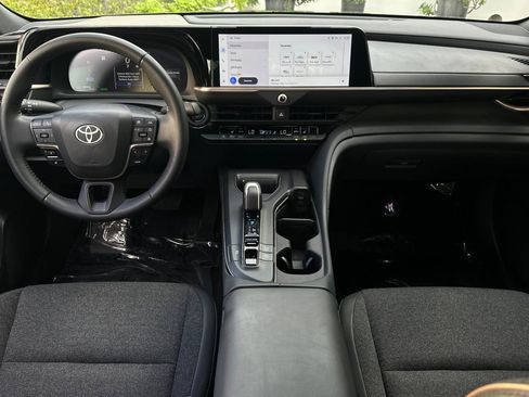 Used 2023 Toyota Crown XLE image 4