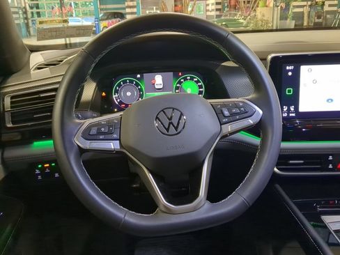 Used 2024 Volkswagen Atlas Cross Sport SEL AWD/4WD image 2