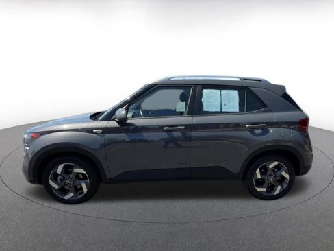 Used 2025 Hyundai Venue SEL FWD image 9