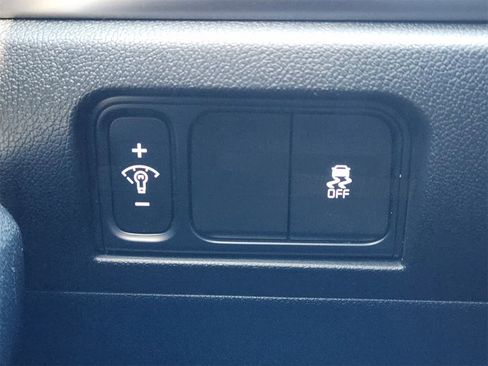 Certified 2025 Kia Sorento LX image 21