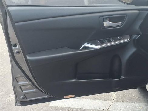 Used 2017 Toyota Camry SE FWD image 16