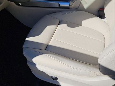 New 2026 Mercedes-Benz GLB 250 image 4