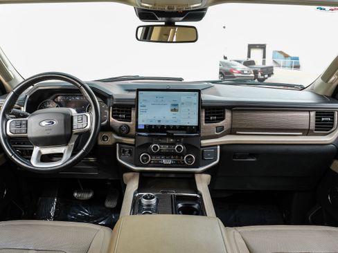 Used 2023 Ford Expedition Max Limited image 14