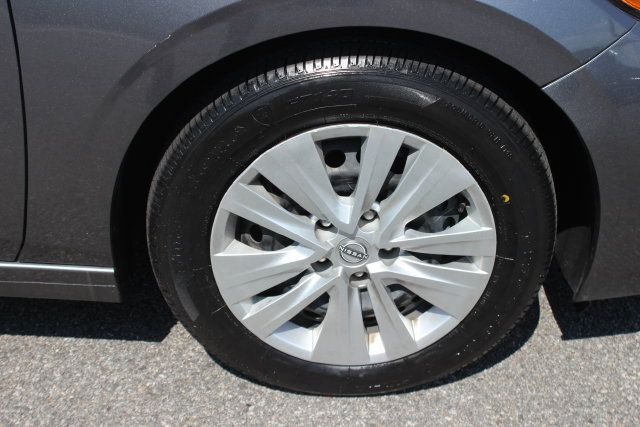 Used 2025 Nissan Sentra S FWD image 32