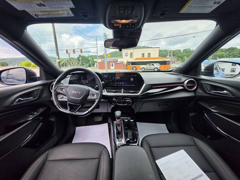 Used 2024 Chevrolet Trax RS w/ Sunroof Package FWD image 20