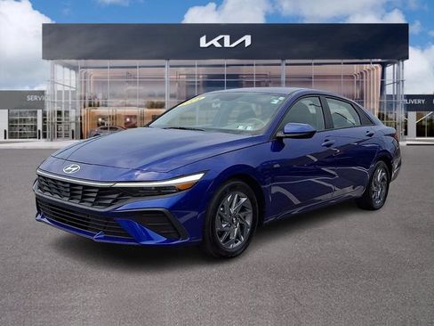 Used 2024 Hyundai Elantra SEL FWD image 3
