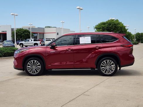 Used 2021 Toyota Highlander Platinum AWD/4WD image 4