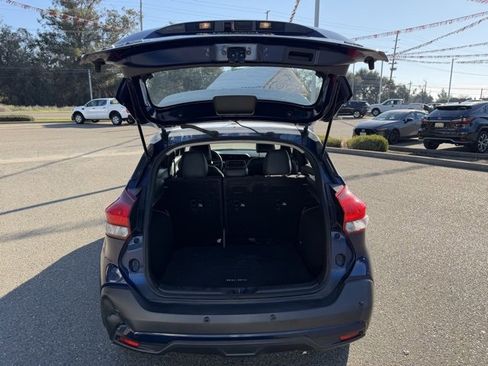 Used 2020 Nissan Kicks SR w/ SR Premium Package image 4