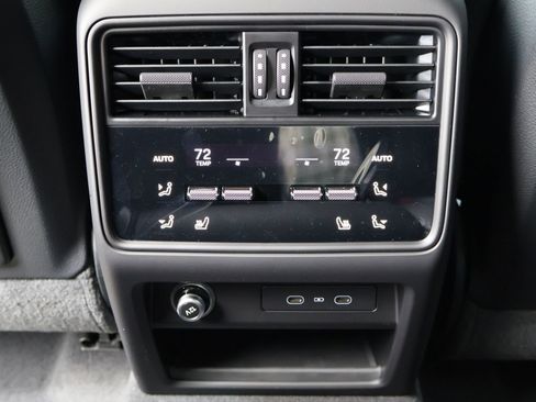 New 2026 Porsche Cayenne image 21