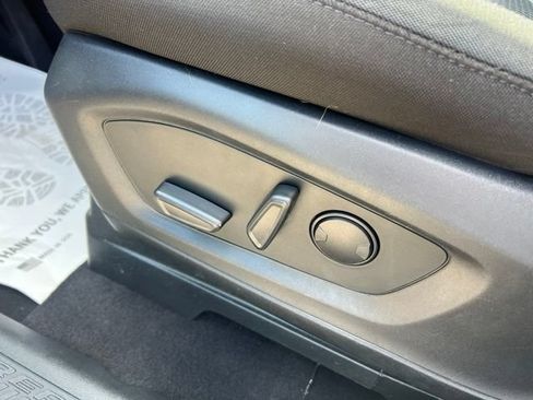 Certified 2024 Ford Explorer XLT AWD/4WD image 19